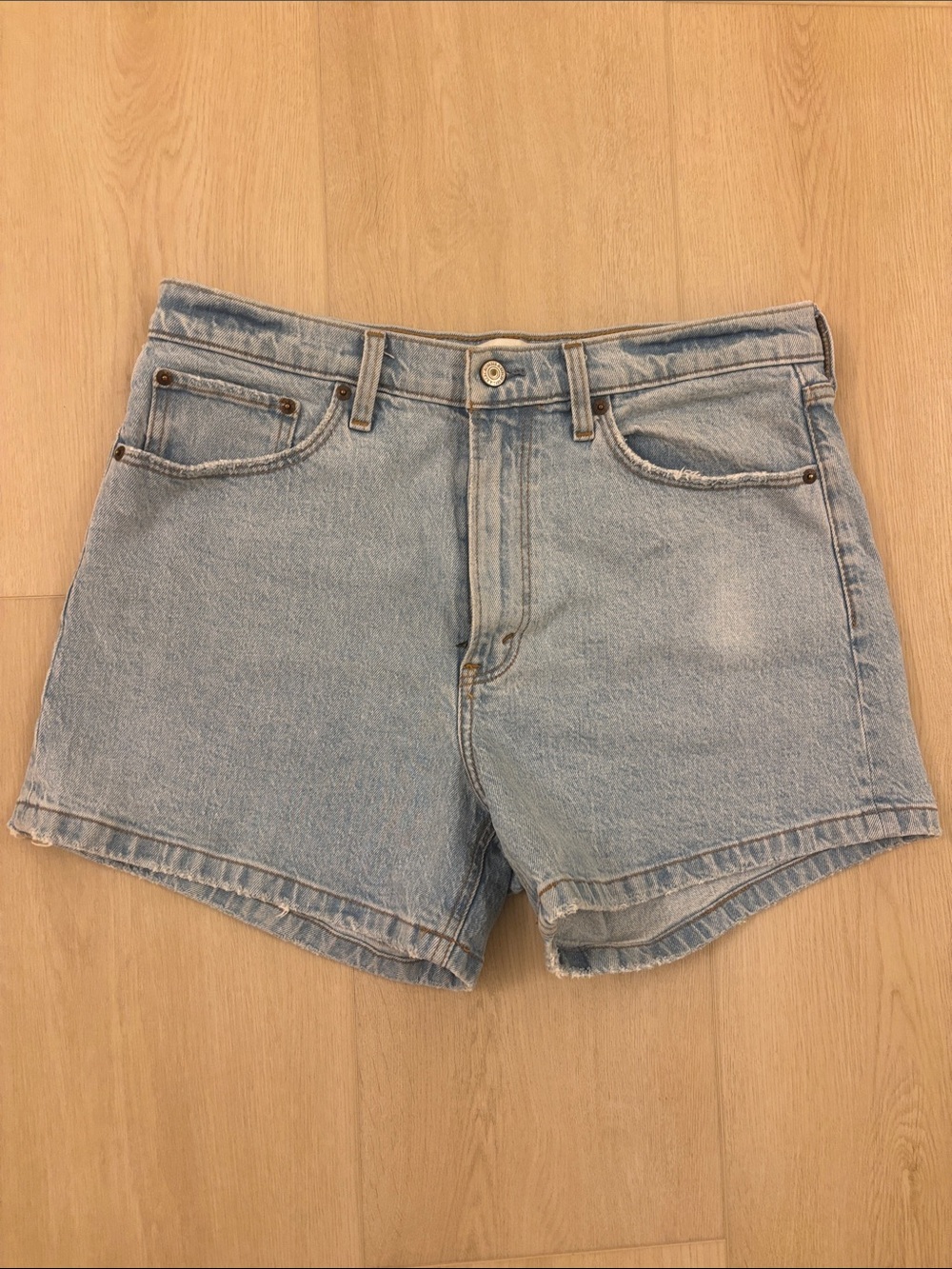 Abercrombie high rise mom short